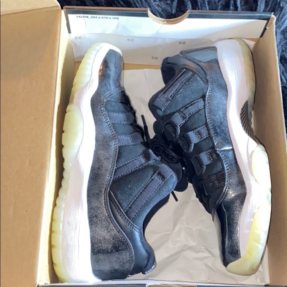 JORDAN 11 LOW